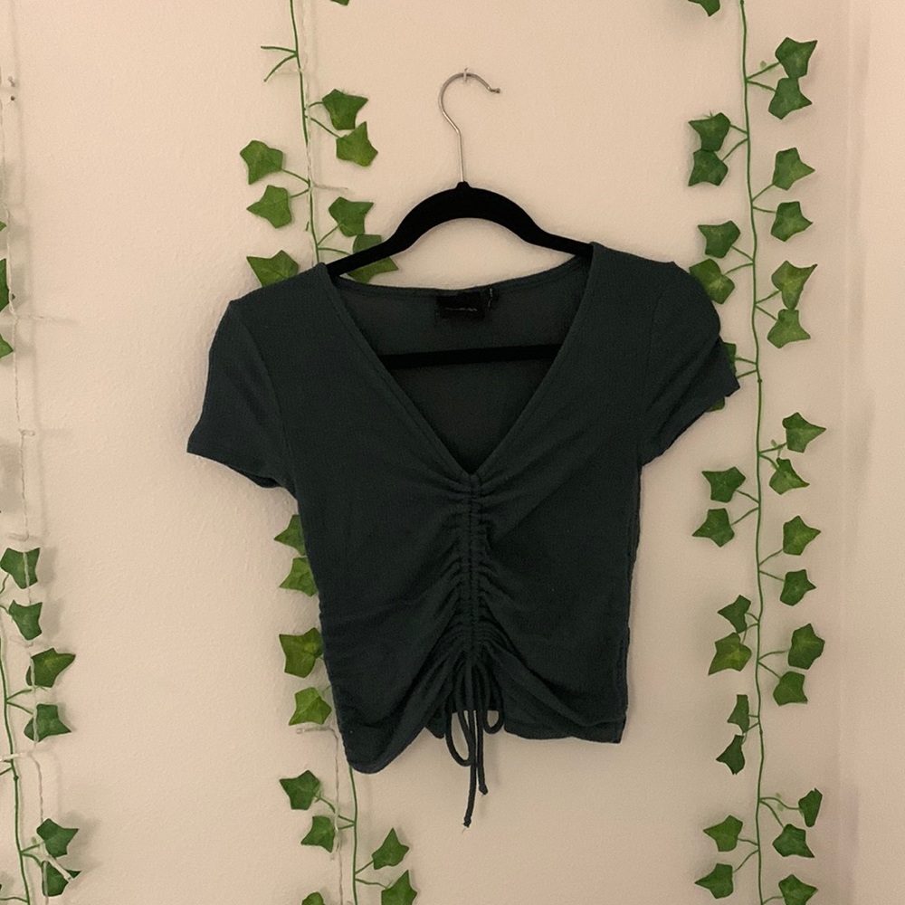 green urban outfitters crop top- very flattering and comfortable